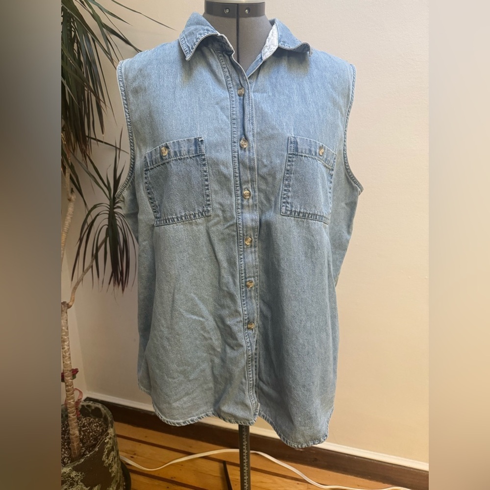Vintage Bill Blass Jeans Light Wash Denim 100% Cotton Sleeveless Button Up Shirt